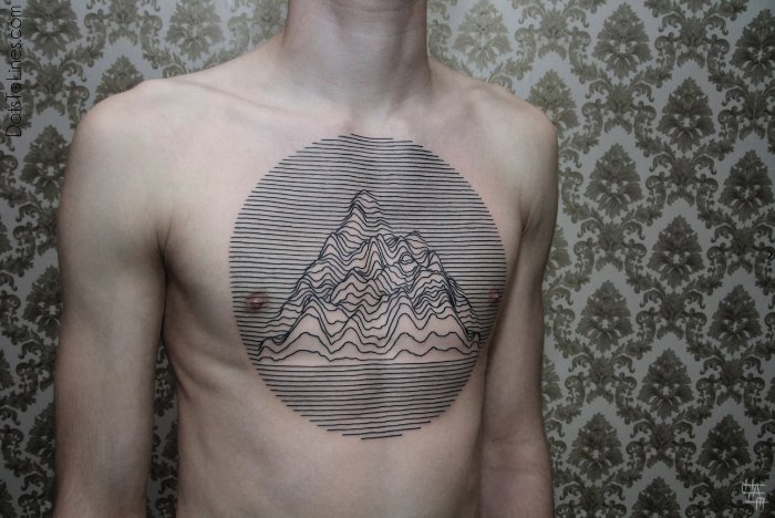 Chaim Machlev é o nome do artista e tatuador que é conhecido como DotsToLines. Ele mantém um pequeno estúdio de tatuagem aqui em Berlin e, caso você queira ter um trabalho dele no seu corpo, é melhor entrar na fila agora já que o tempo de espera pode chegar a 2 anos.