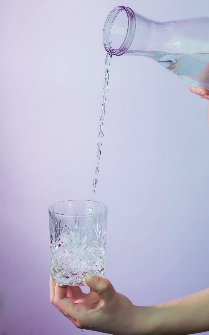 É sempre interessante se deparar com arte contemporânea que parece não ser do nosso tempo. É assim que eu vi a fotografia de Emma Hartvig e acho que vocês podem enxergar da mesma forma.