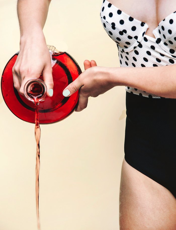 É sempre interessante se deparar com arte contemporânea que parece não ser do nosso tempo. É assim que eu vi a fotografia de Emma Hartvig e acho que vocês podem enxergar da mesma forma.