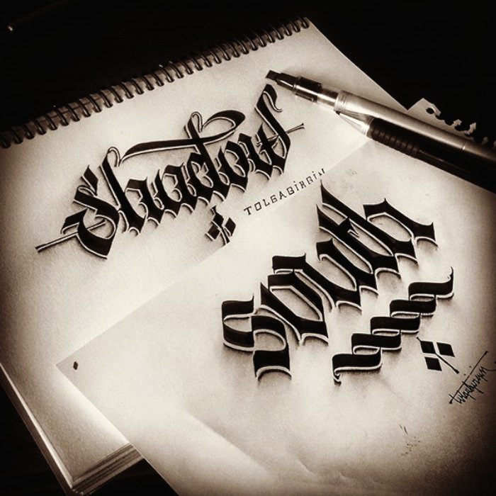 Encontrei o trabalho de Tolga Girgin no instagram há algumas semanas e, não sei por que, demorei para fazer esse post aqui. Os letterings em 3D e as caligrafias circulares são meus trabalhos de favoritos e acho que vocês vão gostar também.