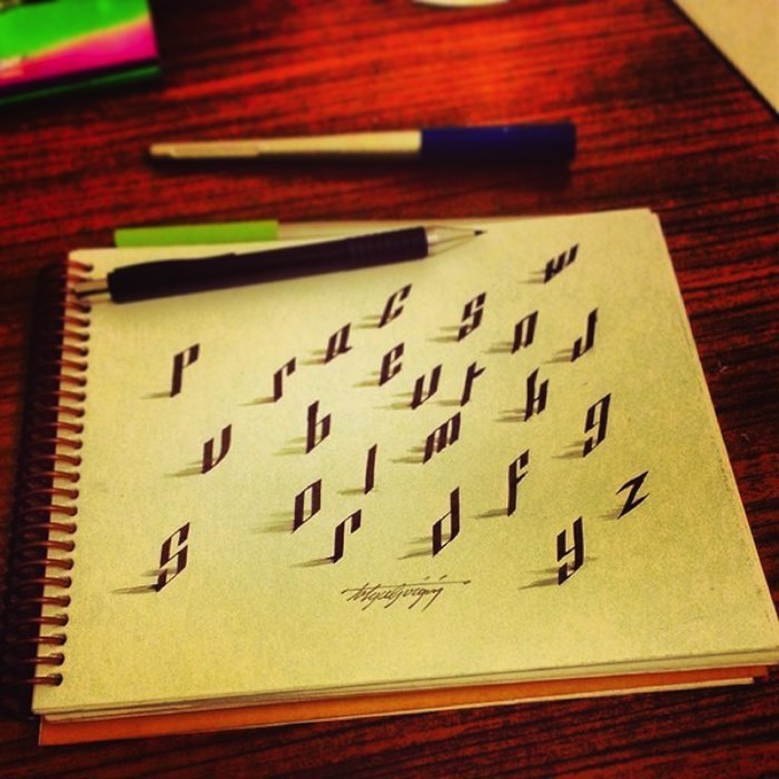 Encontrei o trabalho de Tolga Girgin no instagram há algumas semanas e, não sei por que, demorei para fazer esse post aqui. Os letterings em 3D e as caligrafias circulares são meus trabalhos de favoritos e acho que vocês vão gostar também.