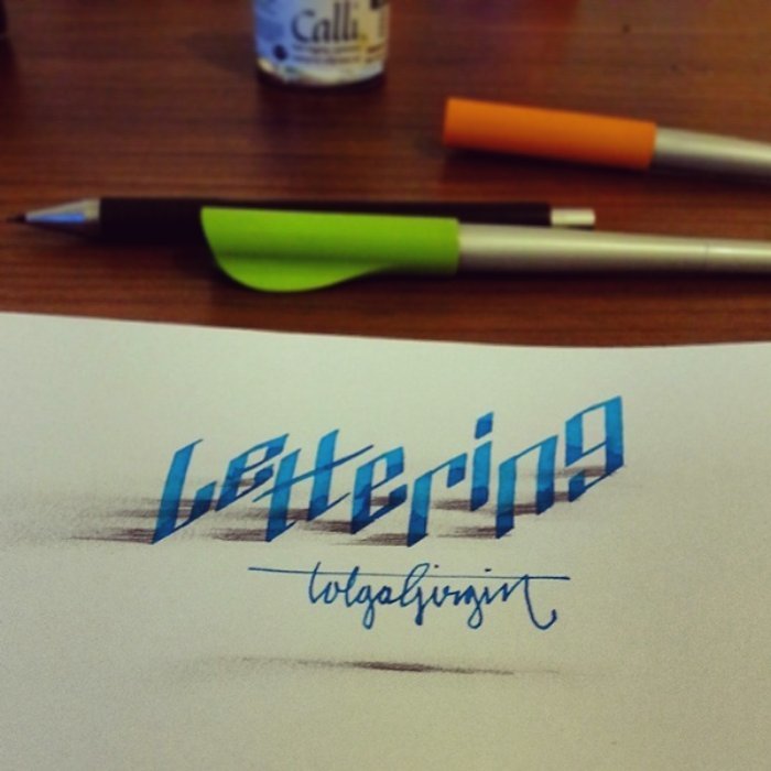 Encontrei o trabalho de Tolga Girgin no instagram há algumas semanas e, não sei por que, demorei para fazer esse post aqui. Os letterings em 3D e as caligrafias circulares são meus trabalhos de favoritos e acho que vocês vão gostar também.