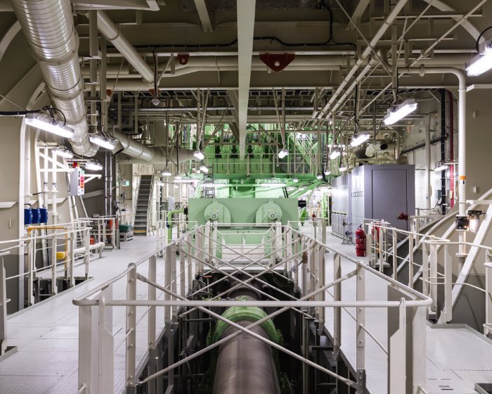 O maior navio do mundo é o Maersk Triple E se você considerar o volume de carga e o tamanho com seus 400 metros de largura!