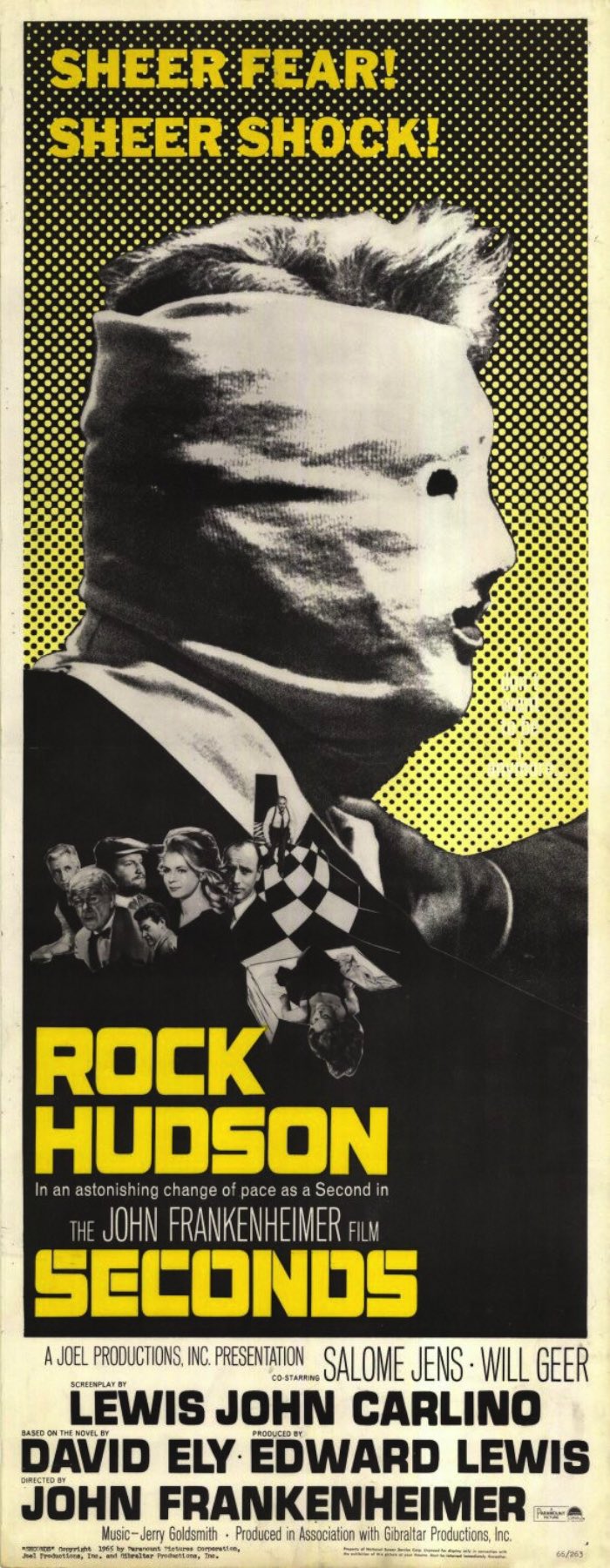 Aproveitando que hoje é Halloween nos Estados Unidos, resolvi fazer um post com alguns dos meus posters favoritos de filmes de terror. Se você quer assistir algum filme de terror hoje e não sabe onde encontrar esses filmes, você pode clicar aqui e encontrar alguns links para filmes no youtube.
