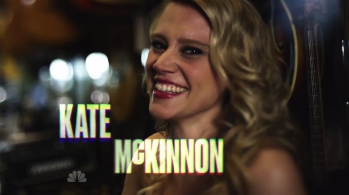 Para comemorar os 40 anos do Saturday Night Live, o programa de tv resolveu mudar sua apresentação e sua identidade visual. Todo o procedimento ficou na responsabilidade da designer Emily Oberman e da sua equipe na Pentagram.