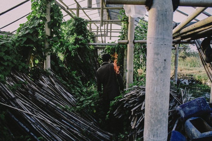 Yutha Adiputra Yamanaka cria imagens estranhas com um visual quase macabro. Essas foto montagens são tão estranhas que resolvi fazer um post sobre seu portfolio fotográfico por aqui.