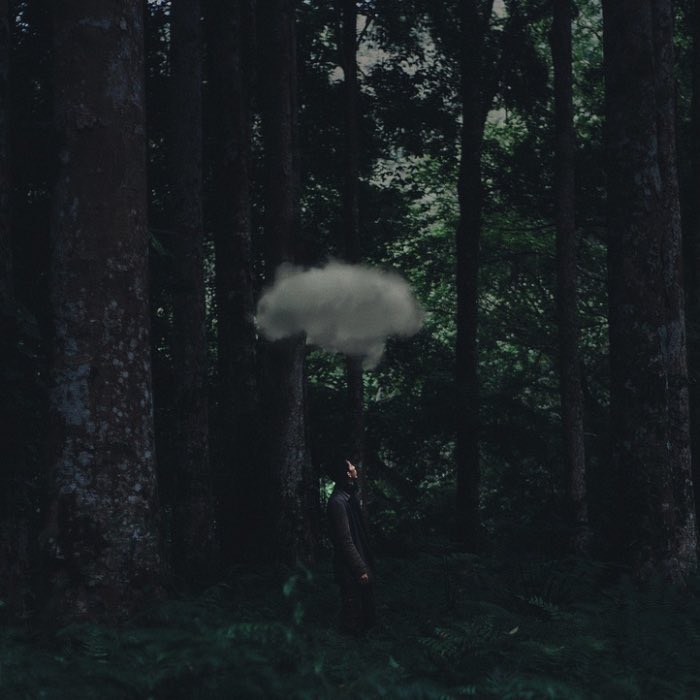 Yutha Adiputra Yamanaka cria imagens estranhas com um visual quase macabro. Essas foto montagens são tão estranhas que resolvi fazer um post sobre seu portfolio fotográfico por aqui.