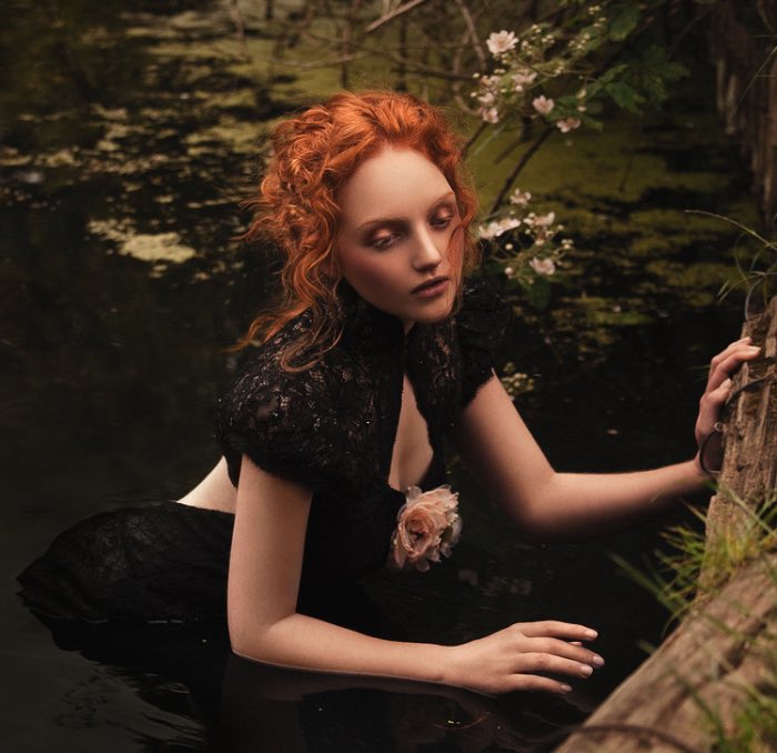 Zhang Jingna nasceu em Pequim em 1988 mas agora mora e trabalha em Nova Iorque. Ela descobriu a fotografia durante seus estudos e não parou mais de usar a câmera. Desde então, suas fotos apareceram na Vogue China, Elle Singapore e no British Journal of Photography. Vejam o porquê nas fotos abaixo.