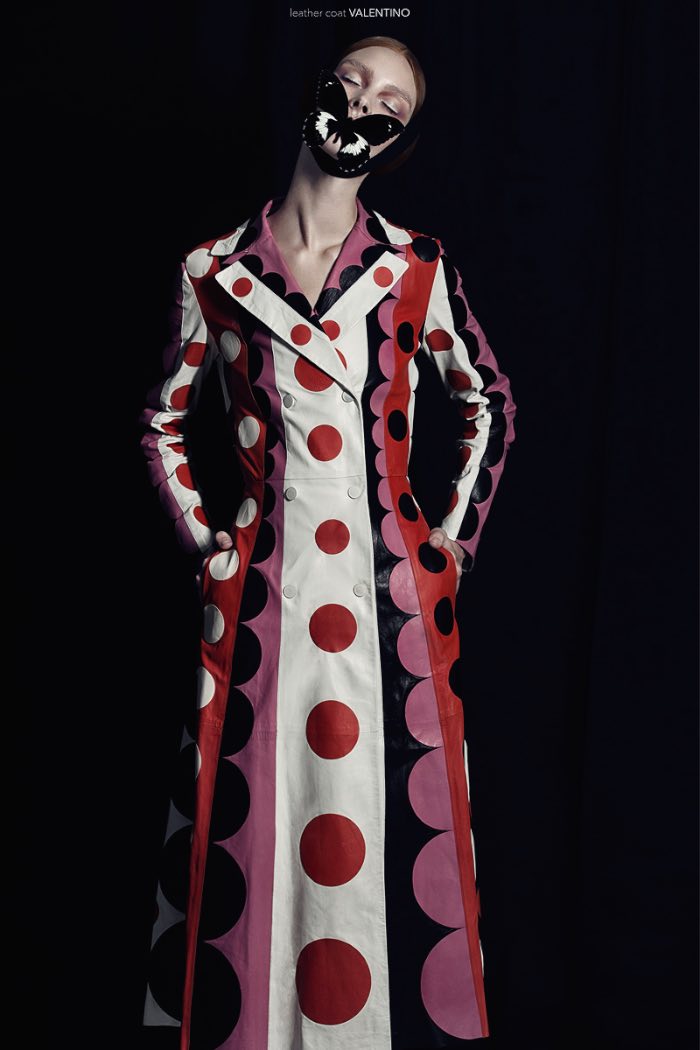 Preciso dizer que adorei as fotos que o Cyril Lagel fez para a edição de Curiosity & Vanity da revista 160g Magazine.