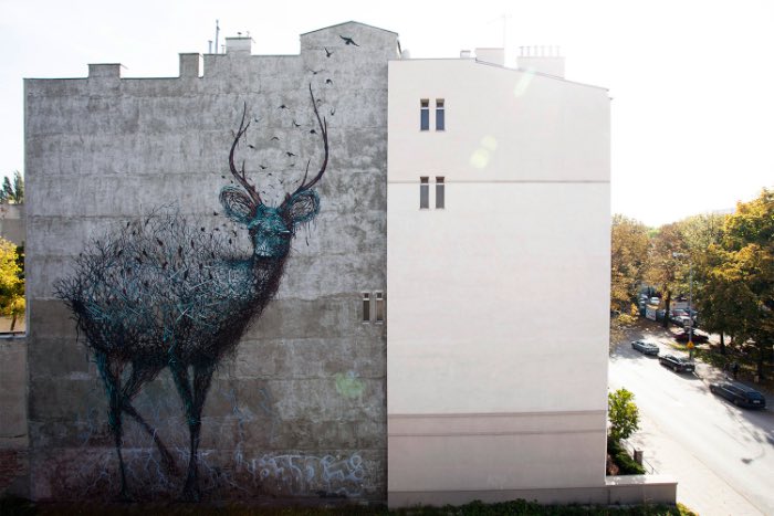 DALeast é um dos artistas de rua mais prolíficos da atualidade. Mas, ele não para por ai já que ele também trabalha com escultura e arte digital. A maioria do trabalho do DALeast é repleto de objetos trançados de forma complexa que criam animais e outras formas. Algumas dessas imagens podem ser vistas logo abaixo. 