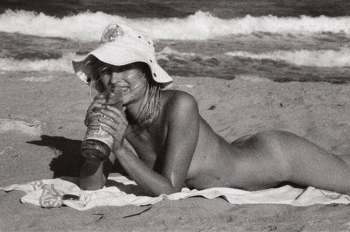 Henrik Purienne nasceu na África do Sul em 1977 e trabalha com fotografia, cinema e fundou a revista de moda conhecida como Mirage Magazine. Ele começou sua carreira em 2003, fazendo documentários com um visual influenciado pelo realismo de Eric Rohmer e John Cassavetes. Seu trabalho evoluiu e ele migrou para a fotografia, onde trabalho com as revistas Playboy, Lui, Russh e Nylon.