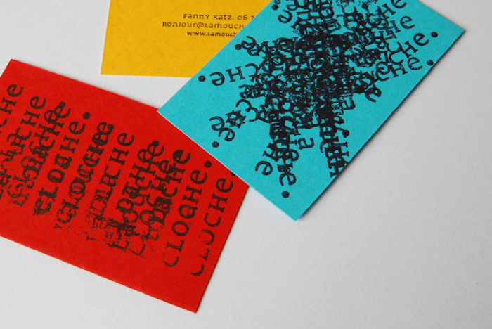 O estúdio de design gráfico La Mouche et la Cloche, lá de Paris, foi fundado por Fanny Katz e Sylvain Henri que se conheceram na École Professionnelle Supérieure des Arts Graphiques de Paris. Acabaram trabalhando juntos na Les Bons Faiseurs antes de abrir o próprio estúdio em 2012.