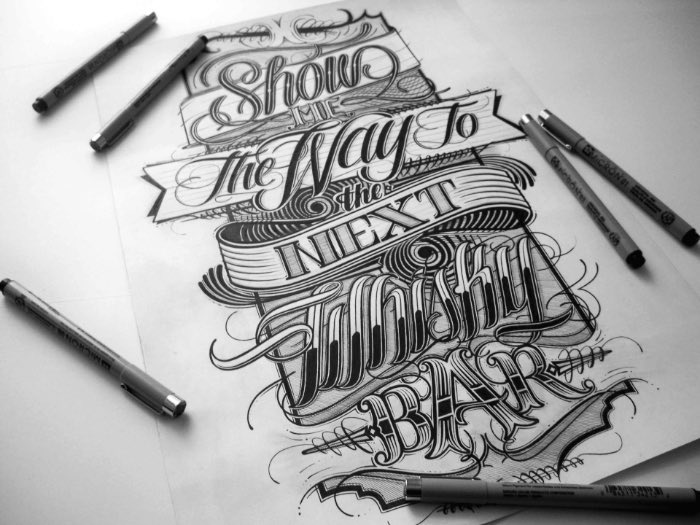 Mateusz Witczak tem 23 anos e é um desses designers gráficos especializados em lettering e tipografia. Ele aprendeu a criar os letterings que você vai ver nesse post sozinho e acredita que seu entusiasmo é o que o leva tão longe.
