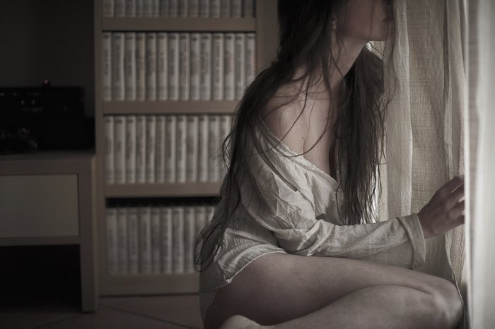 Roberto Girardi é um fotógrafo italiano com um portfólio cheio de lindas mulheres em poses sensuais.