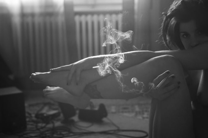 Roberto Girardi é um fotógrafo italiano com um portfólio cheio de lindas mulheres em poses sensuais.