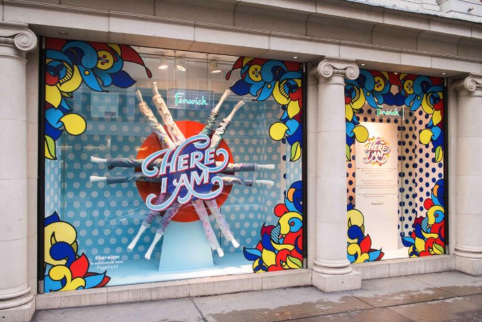 Andrei Robu foi convidado para trabalhar com o branding e as instalações de vitrine de 2015 para a Fenwick da Bond St. em Londres. Se o nome Fenwick não soou bem na sua cabeça, fique sabendo que eles são a maior loja de departamentos independente da Grã Bretanha.