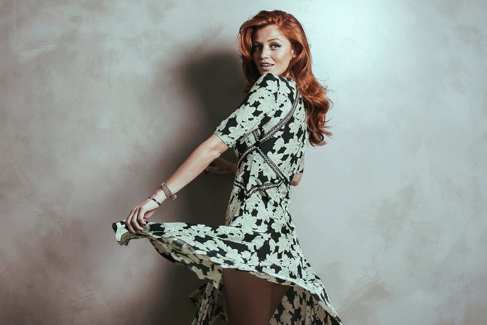 Não sei de onde apareceu o portfolio de fotografia da Julia Rodrigues por aqui mas preciso dizer que foi uma boa descoberta. Afinal, ela mostra em sua fotografia uma mulher brasileira que o mundo precisa conhecer melhor.