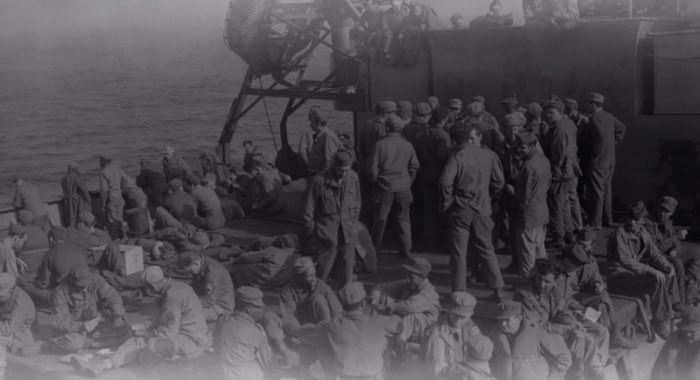 O pessoal do Rescued Film Project, um arquivo online repleto de fotografias nunca reveladas antes, recentemente se deparou com uma das suas maiores descobertas: 31 rolos de filme diretos da Segunda Guerra Mundial. Essas Fotografias da Segunda Guerra Mundial nunca vistas antes passaram por todo processo de revelação que um filme que foi corrompido pelo calor, humidade e pela idade merece. No video abaixo, dá para acompanhar um pouco do processo de revelação e como que Rescued Film Project trabalha com todos esses problemas
