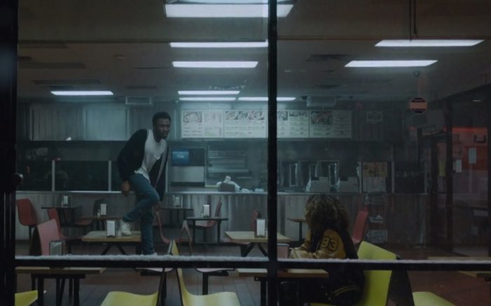 Childish Gambino sendo dirigido por Hiro Murai, uma das maiores referências em music videos da atualidade