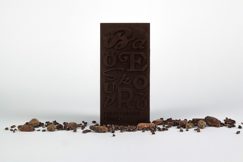 Se você é fã de tipografia e gosta de chocolate, as imagens desse post podem ser demais para você. Afinal, as fotos abaixo mostram o chocolate tipográfico criado por Christian Pannicke como um projeto estudantil pela University of Applied Sciences Berlin.