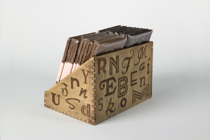 Se você é fã de tipografia e gosta de chocolate, as imagens desse post podem ser demais para você. Afinal, as fotos abaixo mostram o chocolate tipográfico criado por Christian Pannicke como um projeto estudantil pela University of Applied Sciences Berlin.