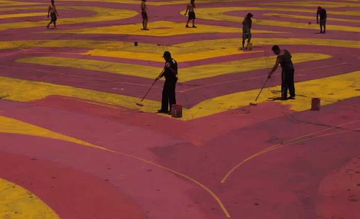 O artista conhecido como INSA cria GIFs animados analógicos usando seu graffiti e sua pintura. Ele é conhecido pelos GIFs animados que já fez em paredes que parecem se mover. Tudo feito com muito trabalho e inúmeros desenhos que se movem um pouco a cada dia.