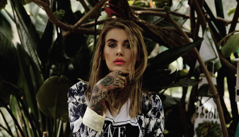 Maike Banger é uma fotógrafa lá de Colônia, na Alemanha. Ela se considera especializada em fotografia para editoriais de moda, retratos e fotografia de modelos. E, depois de dar uma olhada nas fotos abaixo, preciso dizer que ela sabe mesmo o que está fazendo.