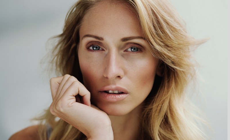 Maike Banger é uma fotógrafa lá de Colônia, na Alemanha. Ela se considera especializada em fotografia para editoriais de moda, retratos e fotografia de modelos. E, depois de dar uma olhada nas fotos abaixo, preciso dizer que ela sabe mesmo o que está fazendo.