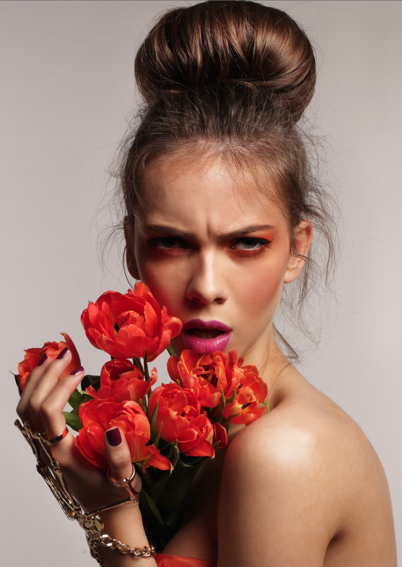 Maike Banger é uma fotógrafa lá de Colônia, na Alemanha. Ela se considera especializada em fotografia para editoriais de moda, retratos e fotografia de modelos. E, depois de dar uma olhada nas fotos abaixo, preciso dizer que ela sabe mesmo o que está fazendo.