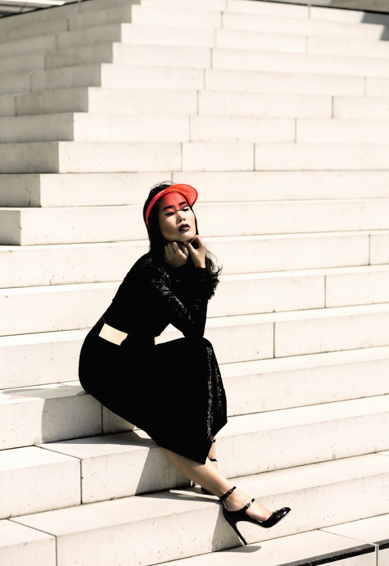 Maike Banger é uma fotógrafa lá de Colônia, na Alemanha. Ela se considera especializada em fotografia para editoriais de moda, retratos e fotografia de modelos. E, depois de dar uma olhada nas fotos abaixo, preciso dizer que ela sabe mesmo o que está fazendo.