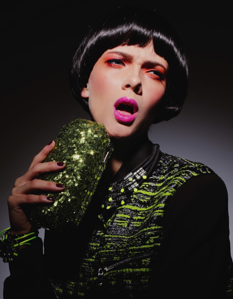 Maike Banger é uma fotógrafa lá de Colônia, na Alemanha. Ela se considera especializada em fotografia para editoriais de moda, retratos e fotografia de modelos. E, depois de dar uma olhada nas fotos abaixo, preciso dizer que ela sabe mesmo o que está fazendo.