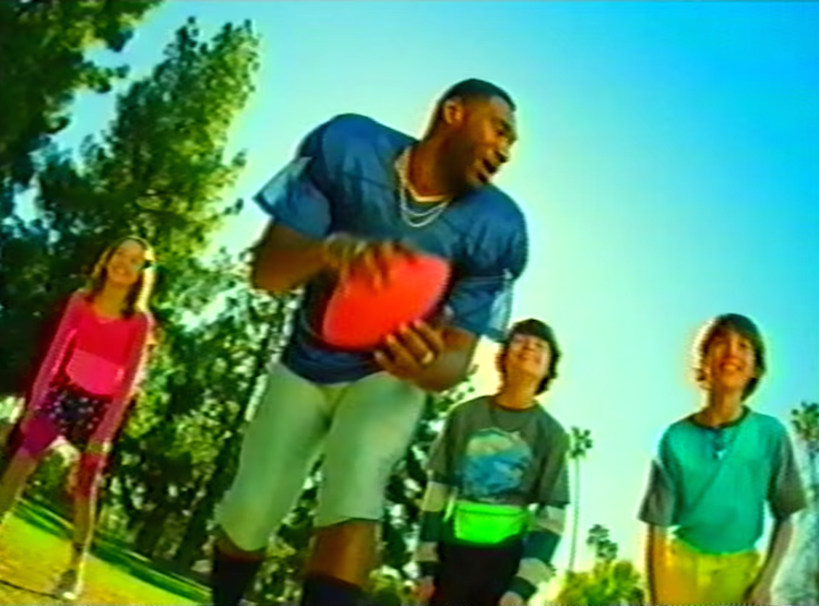 O Comercial Mais Bizarro da História 03
