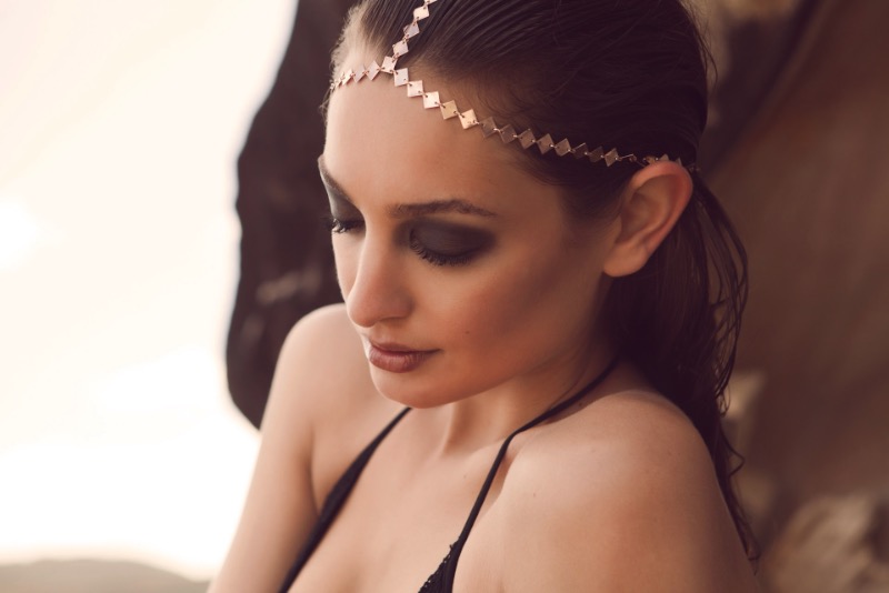 Evan Romine é um fotógrafo de moda voltado para trabalhar com a beleza feminina. Suas fotos mostram que ele sabe muito bem o que está fazendo quando se trata de retratos e fashion.