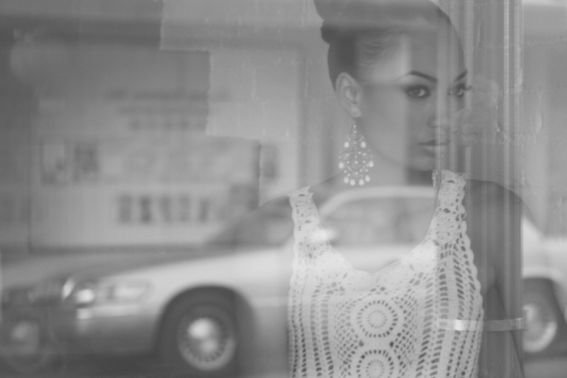 Evan Romine é um fotógrafo de moda voltado para trabalhar com a beleza feminina. Suas fotos mostram que ele sabe muito bem o que está fazendo quando se trata de retratos e fashion.