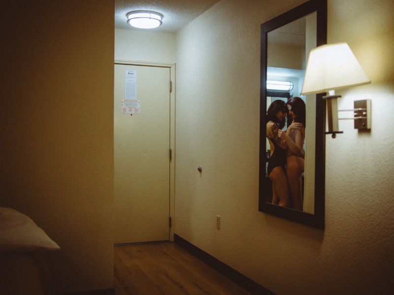 The Lust Project é o blog onde o fotógrafo Aphro Oner publica seus trabalhos mais experimentais e artísticos. As fotos abaixo são um bom exemplo disso e tenho certeza de que vocês vão gostar do que existe por lá. Só tenha um pouco de cuidado para não abrir esses links no trabalho.