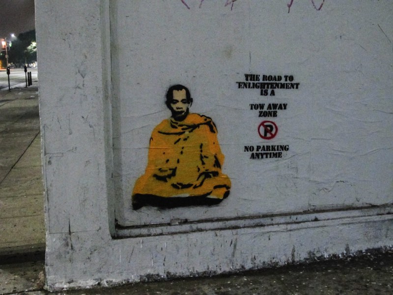 Stop making stupid people famous é o nome do projeto mais famoso do Plastic Jesus, artista de rua de Los Angeles. Já publiquei um artigo sobre isso tem um tempo mas já era hora de atualizar tudo isso.