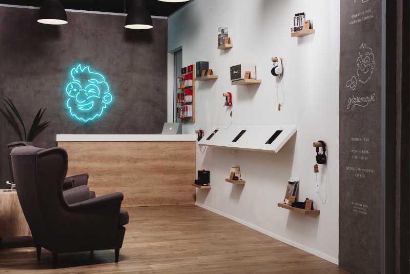 Emil Kozole é um designer esloveno que vive entre Londres e Ljubljana. Seu portfólio é bem interessante e reflete bem seus interesses em tipografia, internet, design e pesquisa