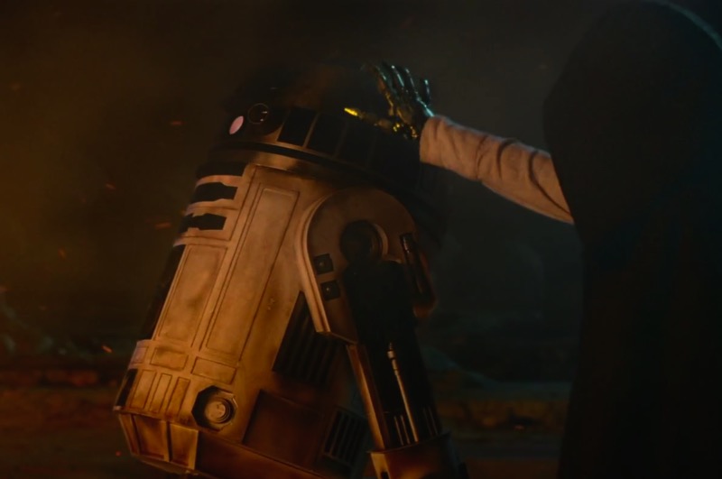 É com uma felicidade fora do comum que publico esse que é o trailer mais empolgante de Star Wars da história. Não estou brincando não.
