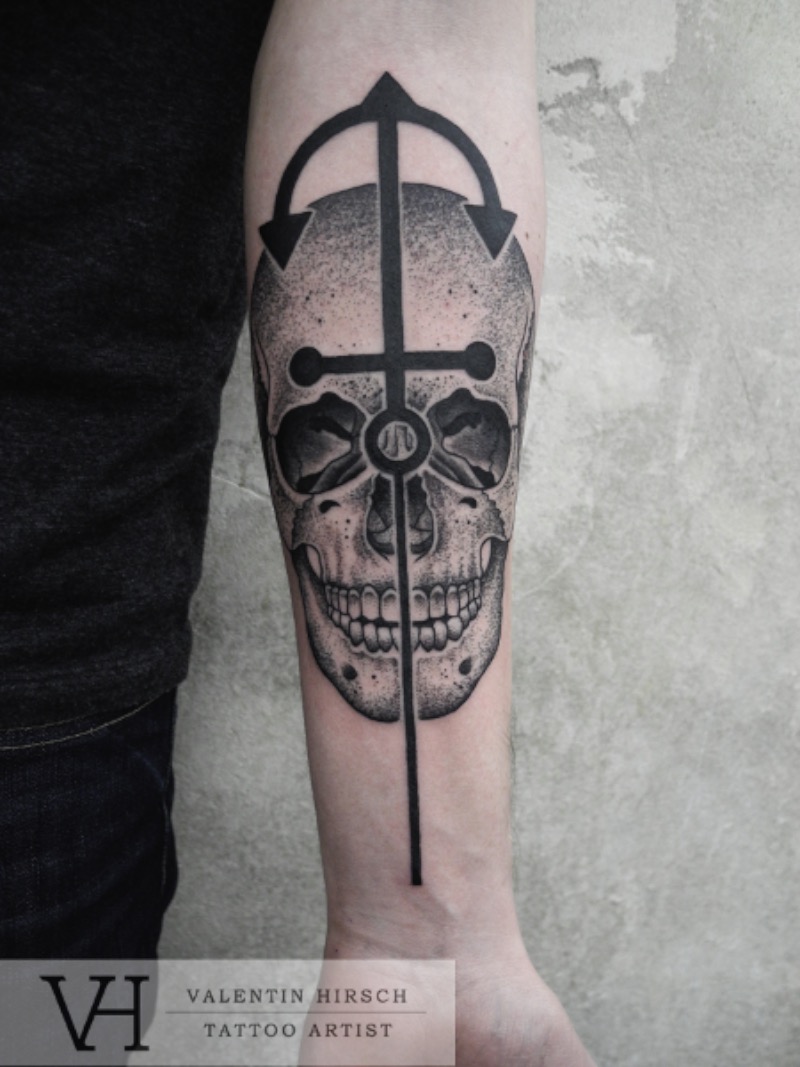 Valentin Hirsch é um dos tatuadores mais famosos aqui de Berlin. Seu trabalho é, normalmente, cercado de temas de animais e feitos usando a técnica de pontilhismo.