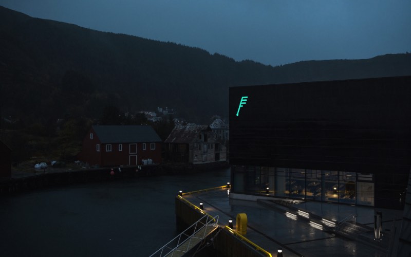 Heydays é uma agência de design norueguesa baseada em Oslo. Seu foco de trabalho é o desenvolvimento de identidades visuais para empresas e soluções digitais para pequenos e grandes clientes. Eles dizem que sempre trabalham lado a lado com seus clientes e, pela qualidade do portfólio deles, tenho certeza de que isso acontece da melhor forma possível.