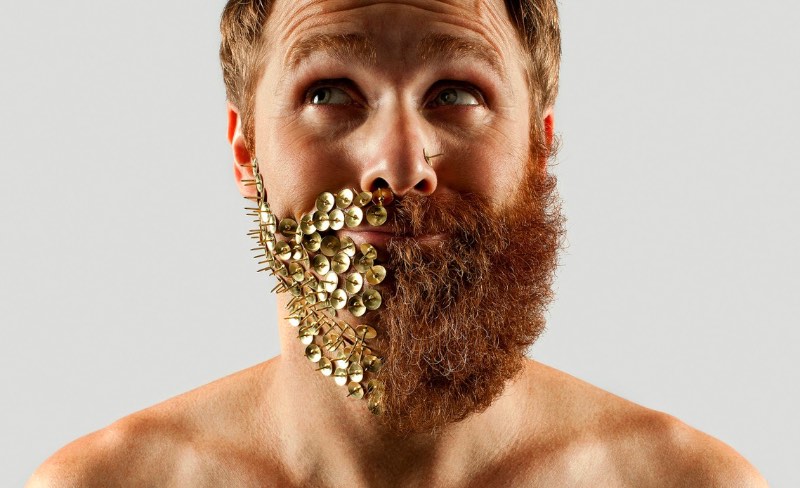 Selfies e barbas foi o que Adriano Alarcon resolveu explorar nesse projeto fotográfico. Foram 4 meses para deixar a barba crescer e pronto.