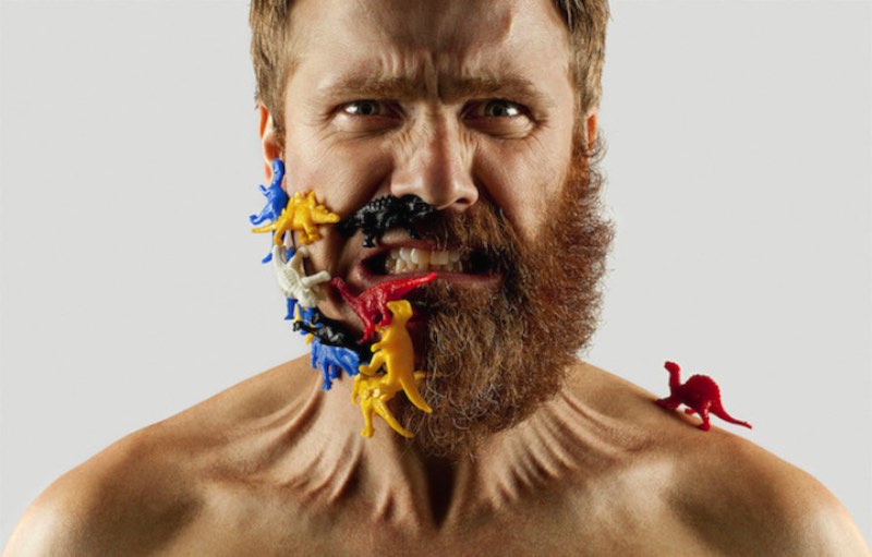 Selfies e barbas foi o que Adriano Alarcon resolveu explorar nesse projeto fotográfico. Foram 4 meses para deixar a barba crescer e pronto.