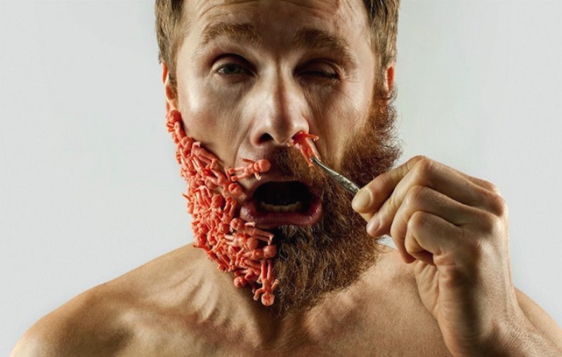 Selfies e barbas foi o que Adriano Alarcon resolveu explorar nesse projeto fotográfico. Foram 4 meses para deixar a barba crescer e pronto.