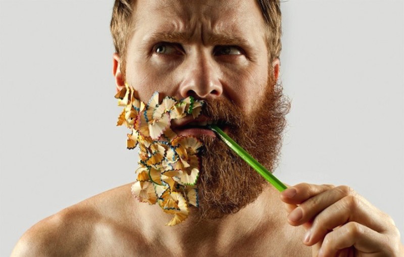 Selfies e barbas foi o que Adriano Alarcon resolveu explorar nesse projeto fotográfico. Foram 4 meses para deixar a barba crescer e pronto.