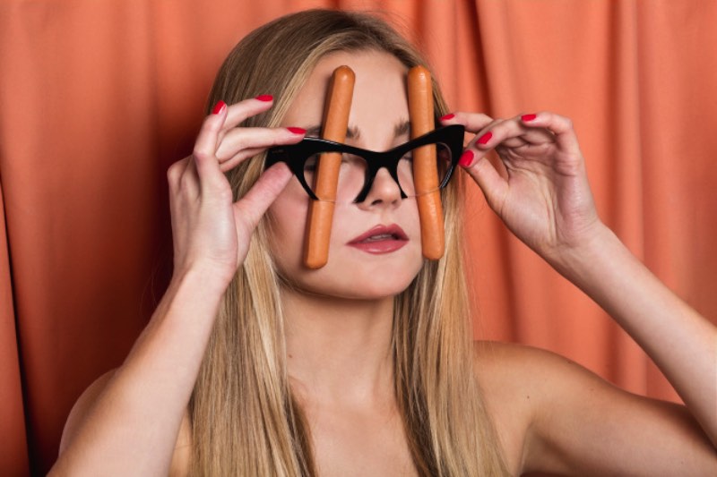 Aleksandra Kingo é uma fotógrafa da Lituânia baseada em Londres e cujo trabalho beira o surrealismo.