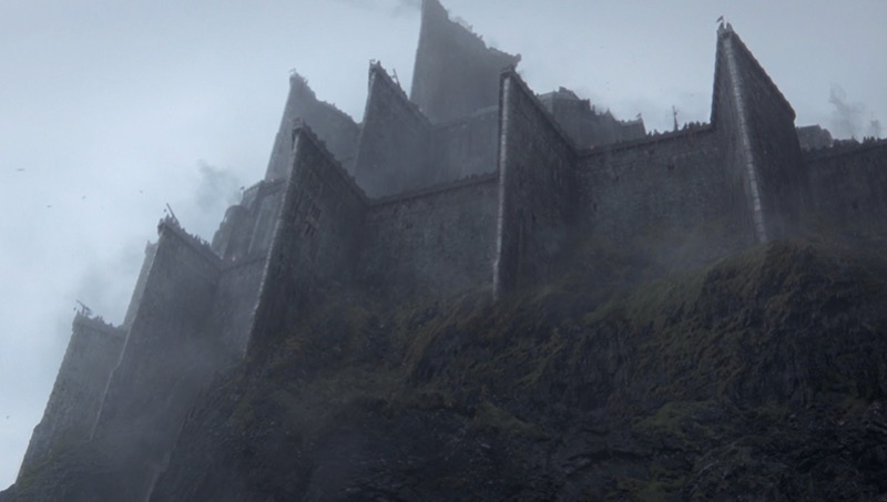 Sven Sauer mostra como que ajudou a criar o mundo medieval de Game of Thrones. De castelos e cenários medievais, passando por todo o resto.