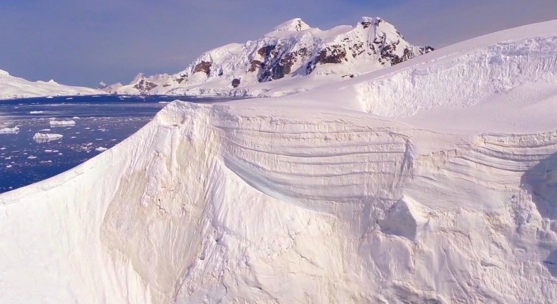 A Antártida filmada pelo Drone de Kalle Ljung vai te mostrar toda a beleza desse continente congelado e coberto de uma neve branca.