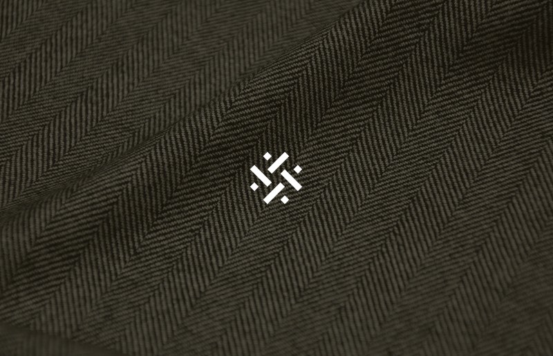 Mattia Compagnucci é um designer italiano que vive e trabalha aqui em Berlin. Me deparei com o portfólio dele tem algum tempo mas, quando vi o seu trabalho de identidade visual para a Bellandi S.p.A., sabia que eu publicar esse trabalho aqui. Bellandi S.p.A. é uma empresa que trabalha na produção de tecidos e os valores da empresa são de competência, confiança e inovação. Pensando nisso, Mattia Compagnucci criou a identidade visual abaixo.
