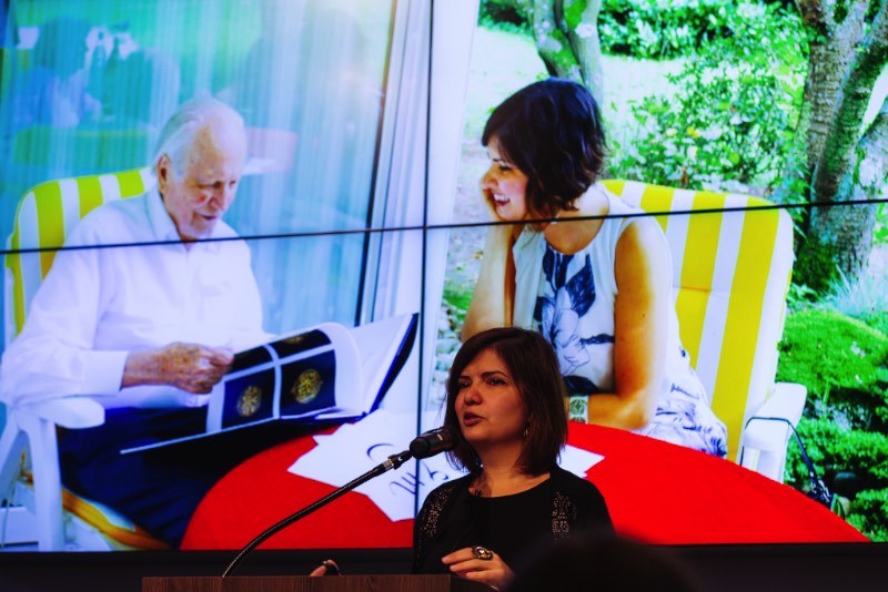 Nadine Chahine fala sobre adaptar a Zapfino para árabe no Creative Mornings Berlin