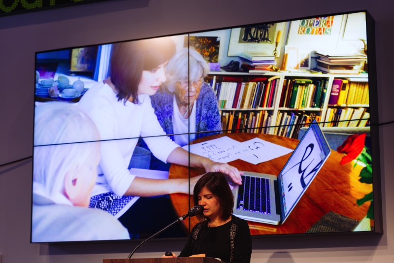 Nadine Chahine fala sobre adaptar a Zapfino para árabe no Creative Mornings Berlin